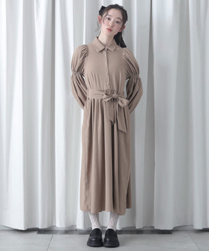 ベージュ　モデル：163cm M着用