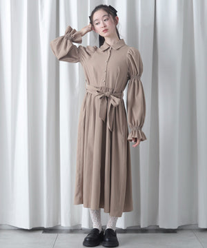 ベージュ　モデル：163cm M着用