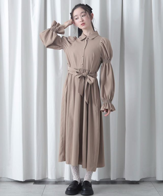 ベージュ　モデル：163cm M着用