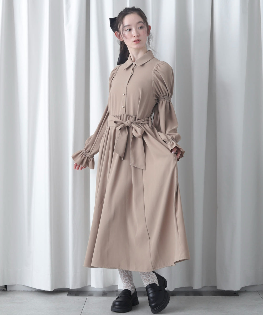 ベージュ　モデル：163cm M着用