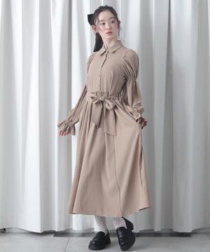 ベージュ　モデル：163cm M着用