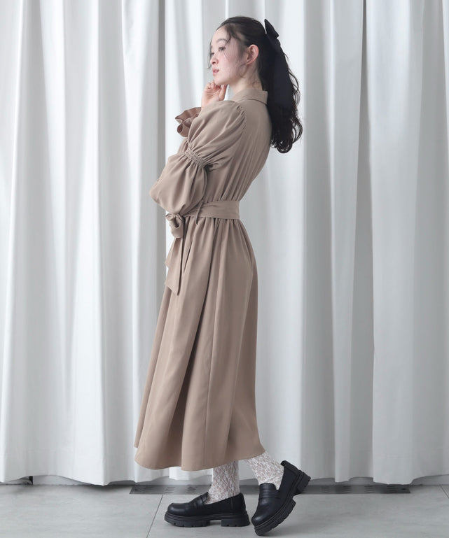 ベージュ　モデル：163cm M着用