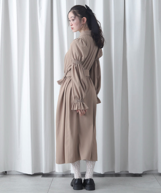 ベージュ　モデル：163cm M着用