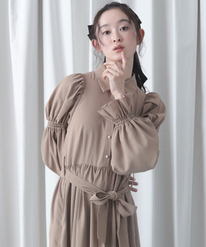 ベージュ　モデル：163cm M着用