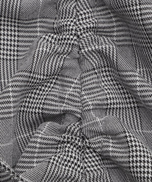 バブみでヤバみなフリフリスカート