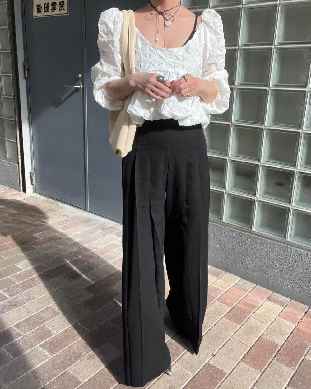タックワイドフレアパンツ