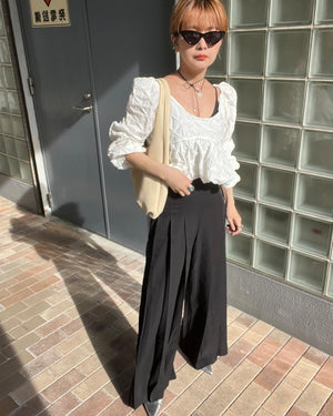 タックワイドフレアパンツ