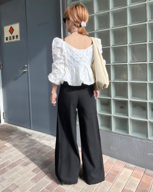 タックワイドフレアパンツ