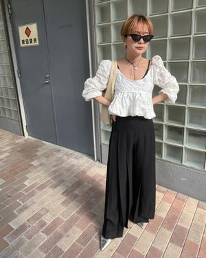 タックワイドフレアパンツ