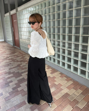 タックワイドフレアパンツ