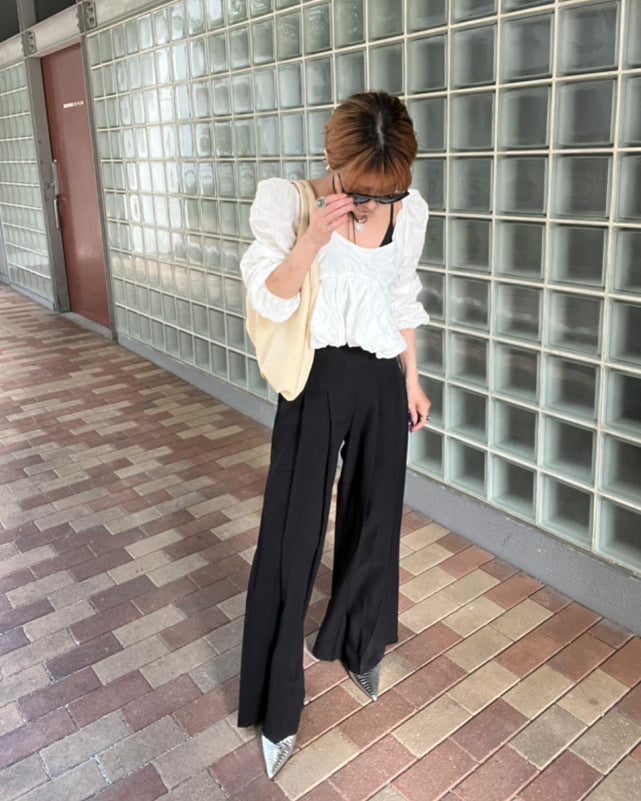 タックワイドフレアパンツ