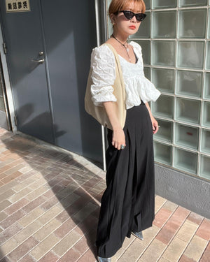 タックワイドフレアパンツ