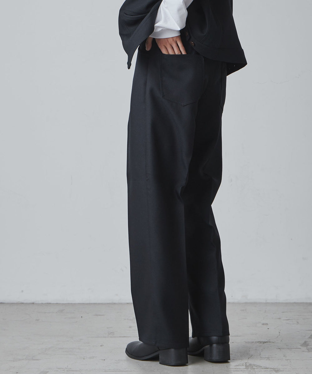 ブラック モデル：181cm L着用