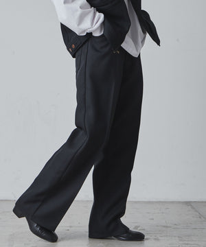 ブラック モデル：170cm L着用