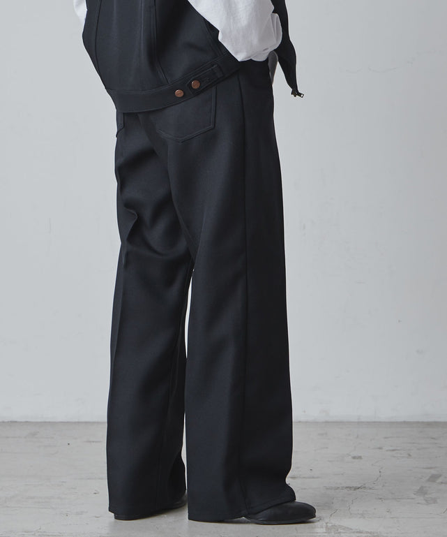 ブラック モデル：170cm L着用