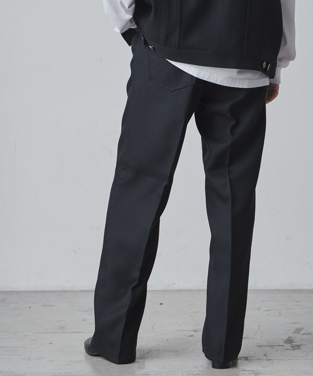 ブラック モデル：170cm L着用