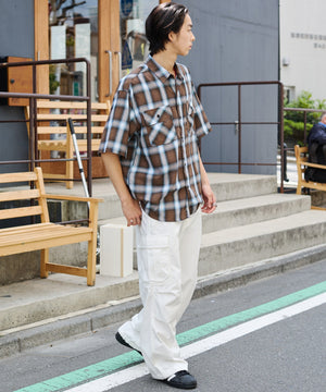 ホワイト モデル:178cm Lサイズ着用