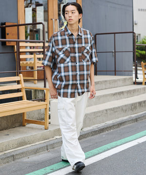 ホワイト モデル:178cm Lサイズ着用