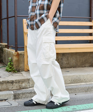 ホワイト モデル:178cm Lサイズ着用