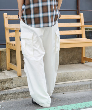 ホワイト モデル:178cm Lサイズ着用