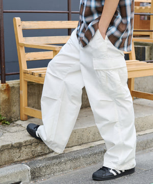 ホワイト モデル:178cm Lサイズ着用