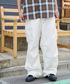 ホワイト モデル:178cm Lサイズ着用