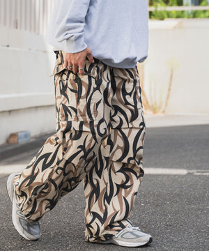 柄2 モデル:178cm Lサイズ着用