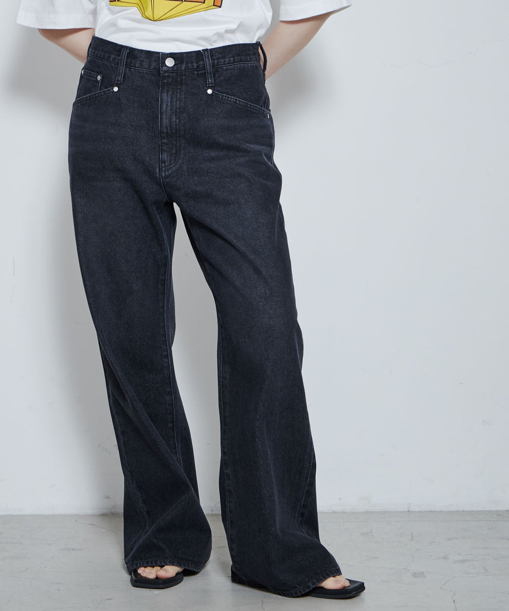 ブラック モデル：167cm M着用