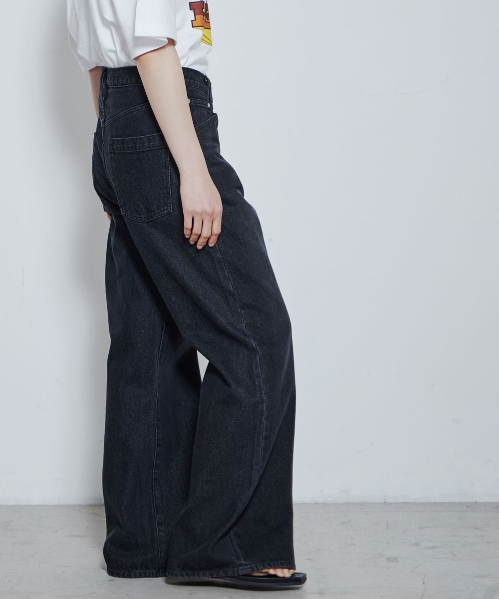 ブラック モデル：167cm M着用