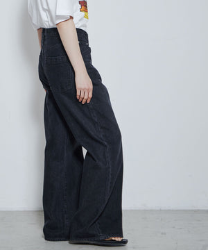 ブラック モデル：167cm M着用