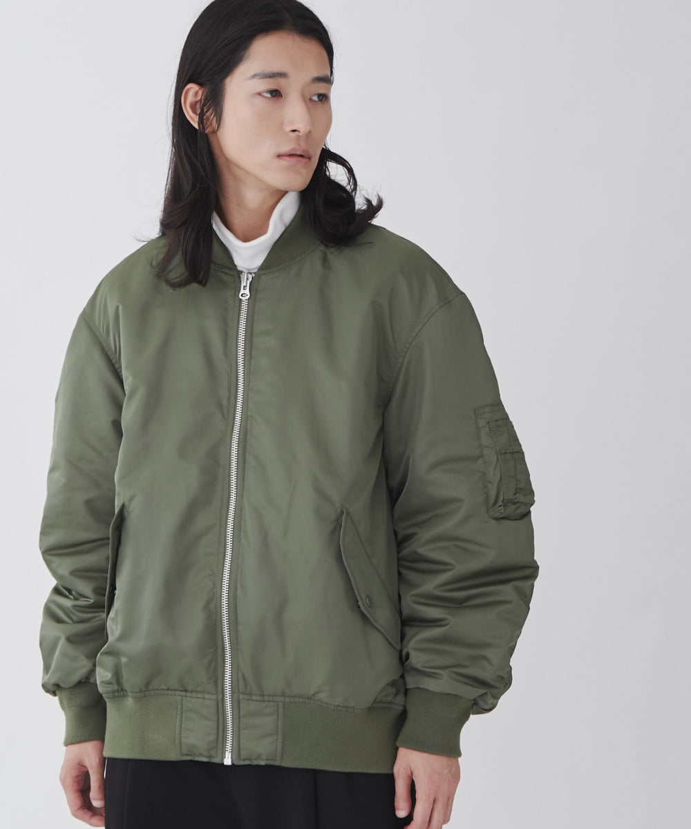 カーキ モデル：181cm L着用