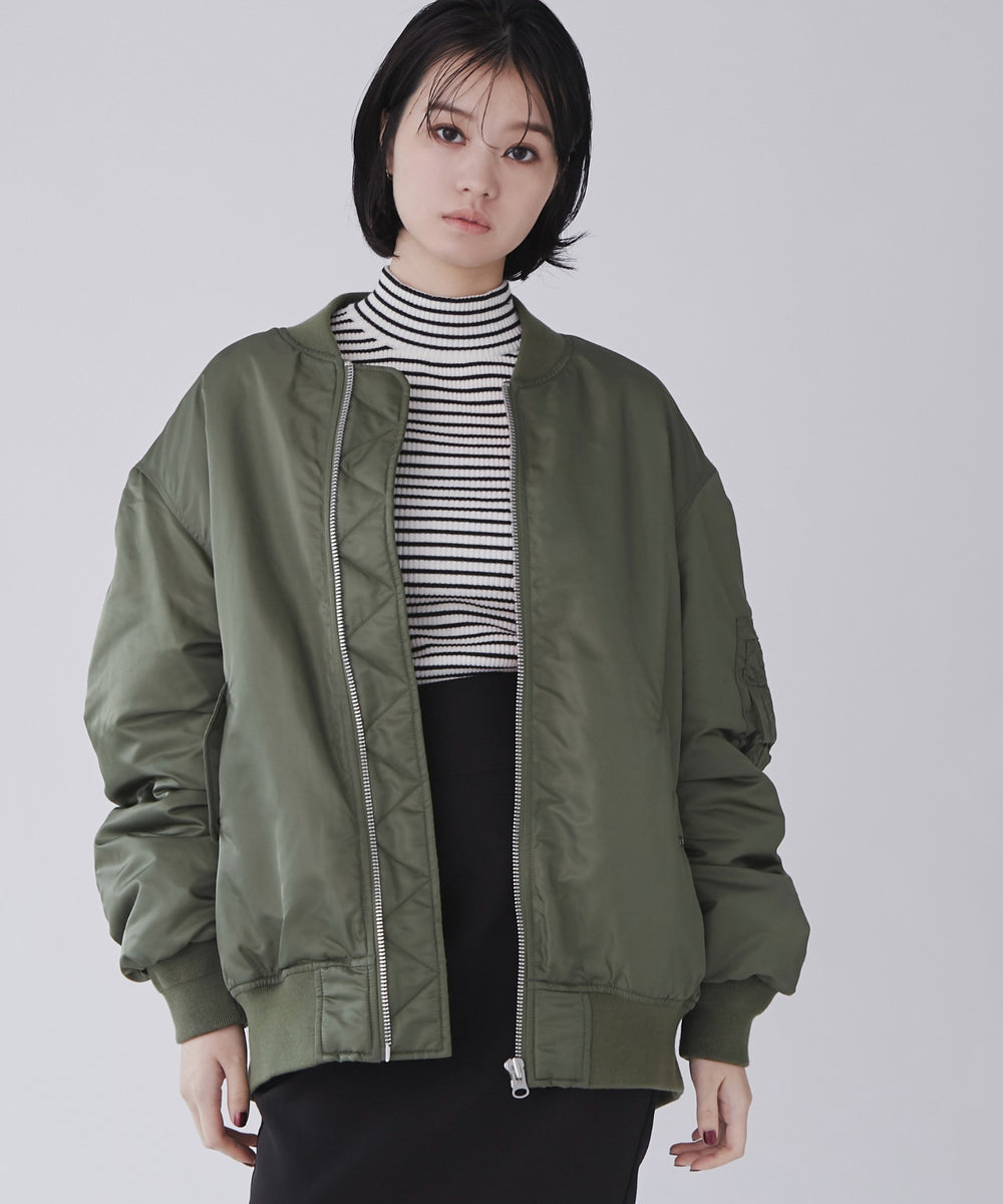 カーキ モデル：170cm M着用