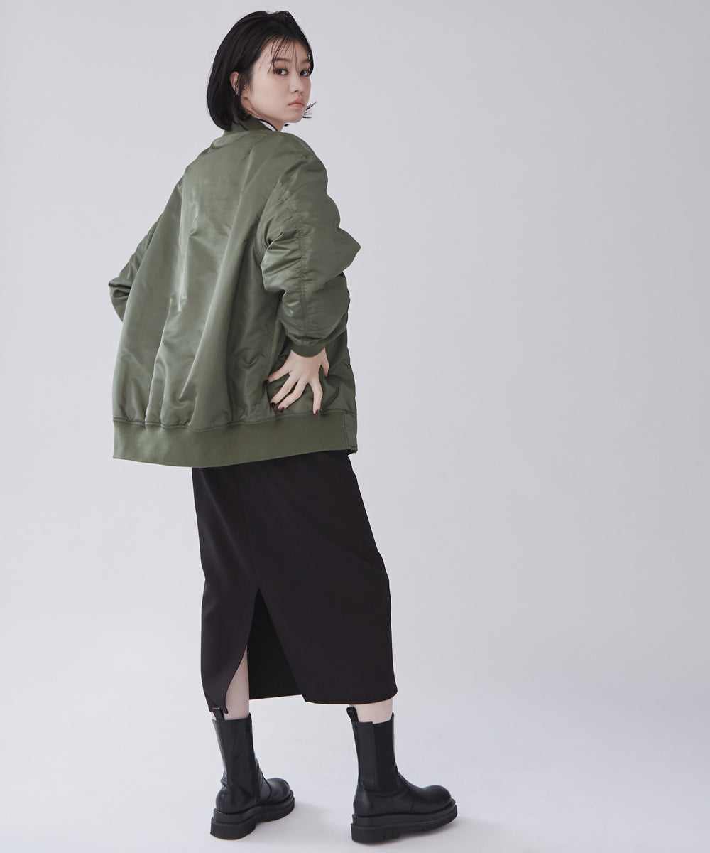 カーキ モデル：170cm M着用