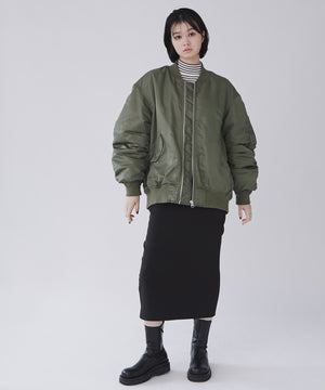 カーキ モデル：170cm M着用