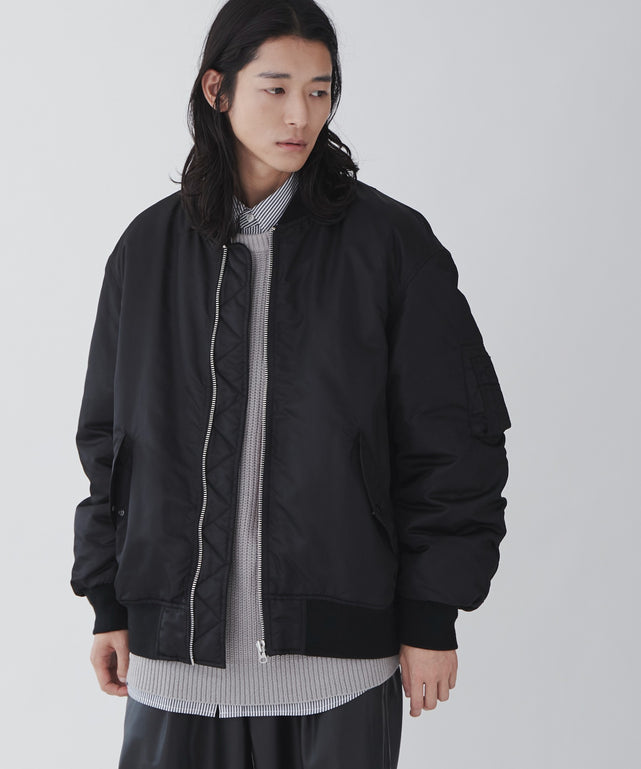 ブラック モデル：181cm L着用