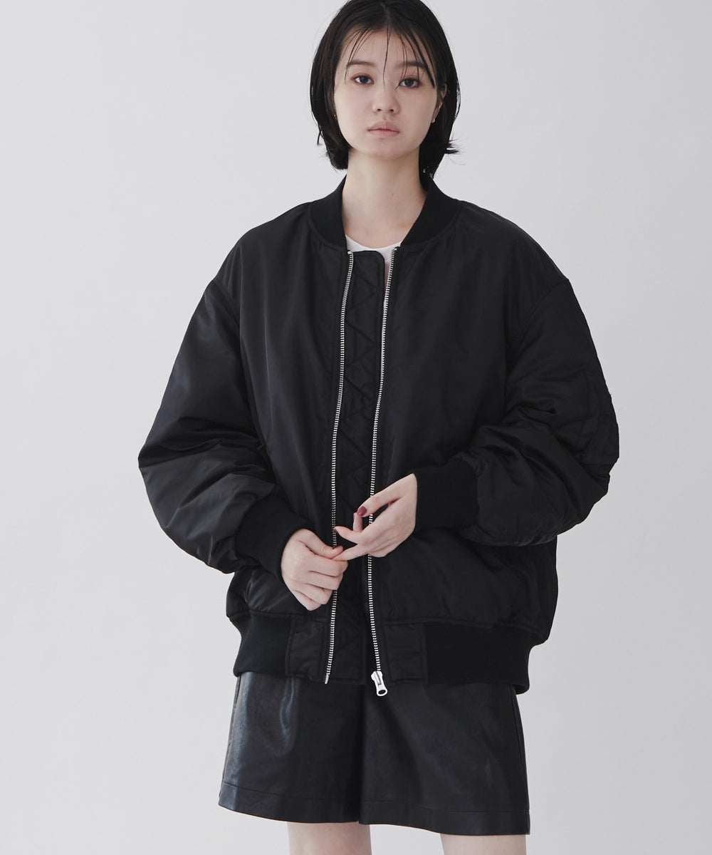 ブラック モデル：170cm M着用