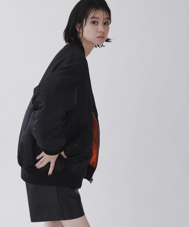 ブラック モデル：170cm M着用