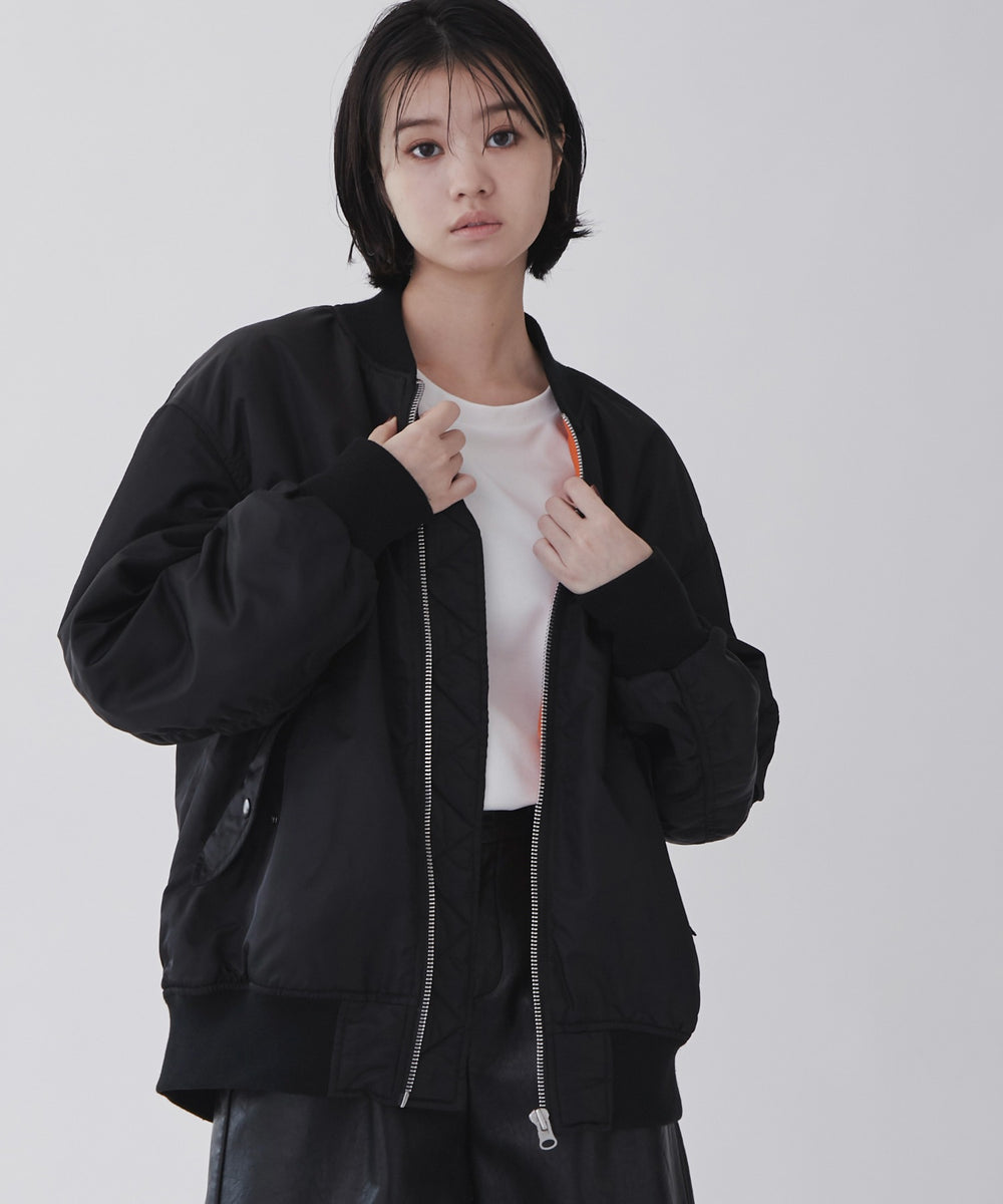 ブラック モデル：170cm M着用