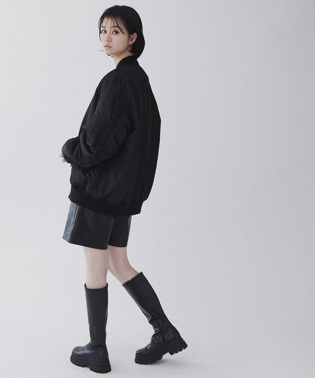 ブラック モデル：170cm M着用