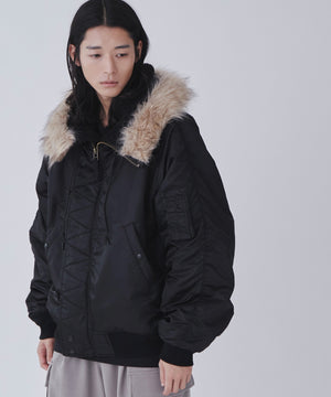 ブラック モデル：181cm L着用