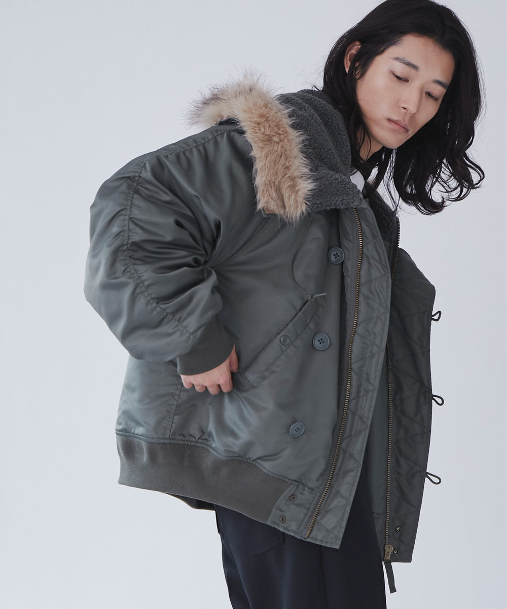 カーキ モデル：181cm L着用