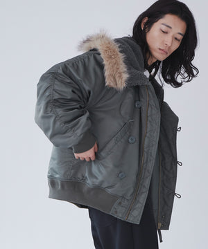 カーキ モデル：181cm L着用