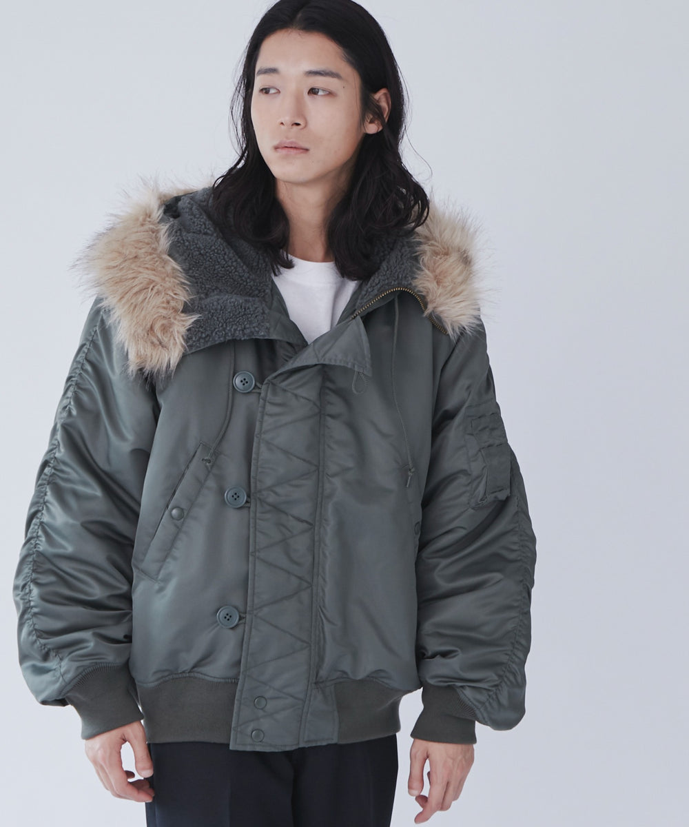 カーキ モデル：181cm L着用