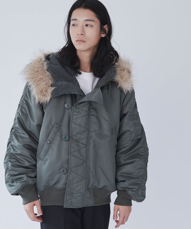 カーキ モデル：181cm L着用