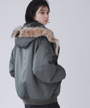 カーキ モデル：170cm M着用