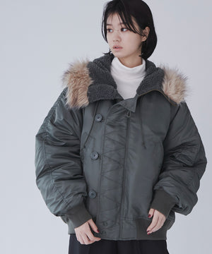 カーキ モデル：170cm M着用