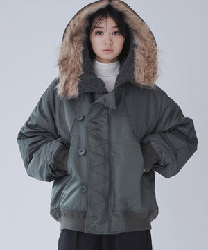 カーキ モデル：170cm M着用