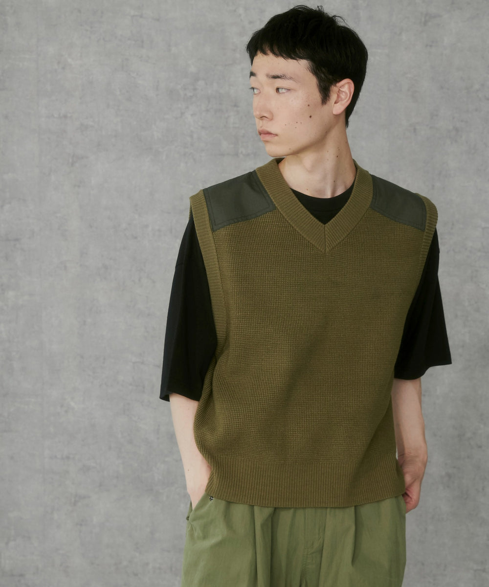 カーキ モデル：183cm L着用