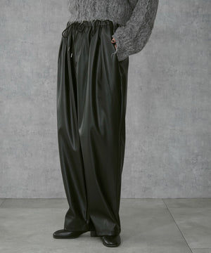 ブラック モデル：168cm M着用