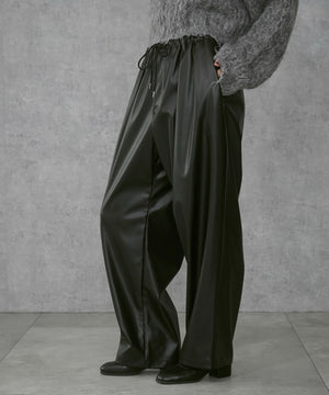 ブラック モデル：168cm M着用